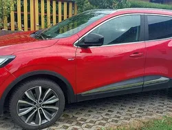 Rot Gebraucht 2015 Renault Kadjar Bose Edition SUV | 10.900 € (Fairer Preis)