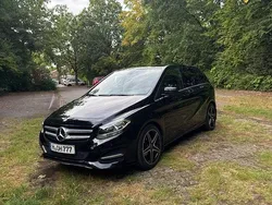 Schwarz Gebraucht 2016 Mercedes B180 Style Van / Kleinbus | 9.999 € (Fairer Preis)