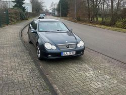 Blau Gebraucht 2001 Mercedes C200 Coupé | 1.400 €