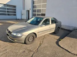 Beige Gebraucht 1996 Opel Vectra Limousine | 1.300 €