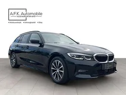 Black sapphire metallic Gebraucht 2022 BMW 320 Advantage Kombi | 23.990 € (Fairer Preis)