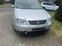 Grau Gebraucht 2005 VW Touran Highline Van / Kleinbus | 2.499 € (Fairer Preis)