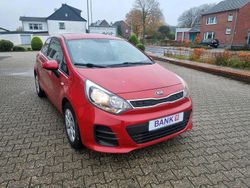 Rot Gebraucht 2016 Kia Rio Kleinwagen | 8.800 € (Etwas zu teuer)