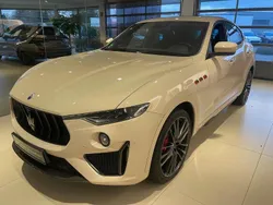 Weiß Gebraucht 2022 Maserati Levante SUV | 109.450 €