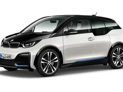 Weiß Gebraucht 2022 BMW i3 Comfort Edition Kleinwagen | 22.990 € (Fairer Preis)