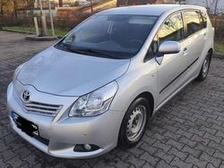 Silber Gebraucht 2012 Toyota Verso Travel Van / Kleinbus | 10.000 €