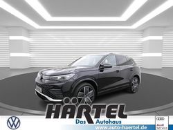 Grenadillschwarz (black), metallic Neu 2025 VW Tiguan R-line SUV | 53.490 €