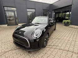Schwarz Gebraucht 2021 Mini Cooper Classic Kleinwagen | 22.990 €