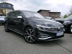 Schwarz Gebraucht 2023 VW Passat Alltrack IQ Drive Kombi | 38.980 € (Fairer Preis)
