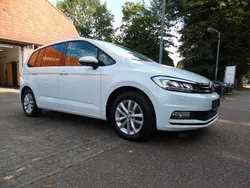 Weiß Gebraucht 2016 VW Touran Comfortline Van / Kleinbus | 16.390 € (Etwas zu teuer)