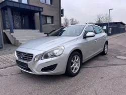 Silber Gebraucht 2013 Volvo V60 Momentum Kombi | 5.499 € (Guter Preis)