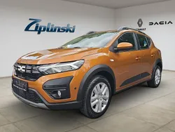 Orange Gebraucht 2024 Dacia Sandero Expression Kleinwagen | 17.790 € (Fairer Preis)