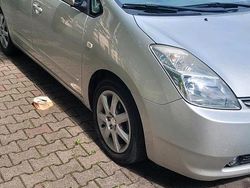 Grau Gebraucht 2005 Toyota Prius Kleinwagen | 6.500 € (Etwas zu teuer)