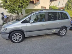 Silber Gebraucht 2003 Opel Zafira Comfort Van / Kleinbus | 2.999 € (Teuer)