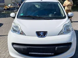 Weiß Gebraucht 2008 Peugeot 107 Filou Kleinwagen | 2.200 € (Fairer Preis)