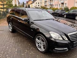 Schwarz Gebraucht 2010 Mercedes E350 Limousine | 8.600 € (Fairer Preis)