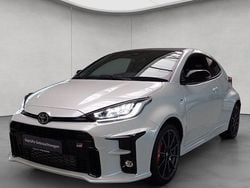 Weiß Gebraucht 2024 Toyota Yaris Limousine | 38.450 € (Guter Preis)