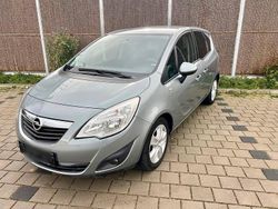 Grau Gebraucht 2011 Opel Meriva Edition Van / Kleinbus | 5.499 € (Fairer Preis)