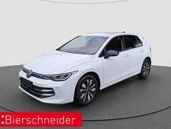Weiss Gebraucht 2024 VW Golf VIII Life Limousine | 23.990 € (Fairer Preis)