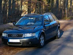 Grau Gebraucht 2004 Audi A4 Kombi | 1.500 € (Superpreis)