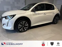 Weiß Gebraucht 2021 Peugeot e-208 GT Kleinwagen | 17.065 € (Fairer Preis)