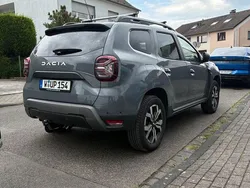 Grau Gebraucht 2023 Dacia Duster Journey SUV | 19.499 € (Fairer Preis)