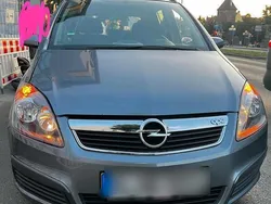 Grau Gebraucht 2005 Opel Zafira Van / Kleinbus | 3.949 € (Fairer Preis)