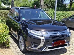 Schwarz Gebraucht 2020 Mitsubishi Outlander P-HEV Basis SUV | 19.900 € (Guter Preis)