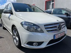 Weiß Gebraucht 2013 Mercedes B200 Van / Kleinbus | 6.700 € (Etwas zu teuer)