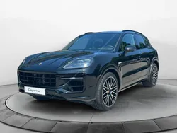 Chromitschwarzmetallic Gebraucht 2024 Porsche Cayenne SUV | 125.980 €