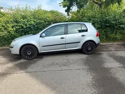Grau Gebraucht 2005 VW Golf V Limousine | 2.700 € (Fairer Preis)