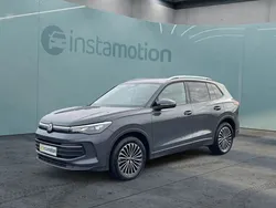 Grau Gebraucht 2024 VW Tiguan Life SUV | 35.844 € (Etwas zu teuer)