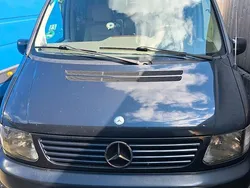 Schwarz Gebraucht 2001 Mercedes V200 Van / Kleinbus | 8.000 €