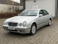 Silber Gebraucht 2000 Mercedes E220 Elegance Limousine | 2.790 € (Superpreis)