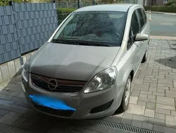 Gold Gebraucht 2009 Opel Zafira Van / Kleinbus | 4.500 € (Etwas zu teuer)