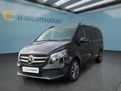 Schwarz Gebraucht 2023 Mercedes V220 Van / Kleinbus | 58.799 € (Teuer)