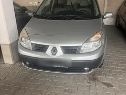 Grau Gebraucht 2006 Renault Scénic II Van / Kleinbus | 2.000 € (Fairer Preis)