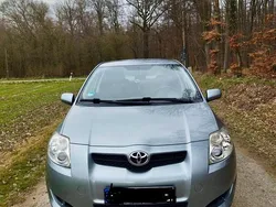 Grau Gebraucht 2009 Toyota Auris Limousine | 3.400 € (Fairer Preis)