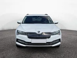 Moonweiss Gebraucht 2022 Skoda Superb Ambition Kombi | 30.190 € (Etwas zu teuer)