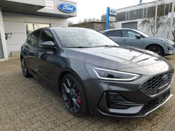 Grau Neu 2025 Ford Focus ST Limousine | 37.980 € (Guter Preis)