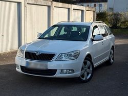 Weiß Gebraucht 2011 Skoda Octavia Kombi | 4.500 € (Teuer)