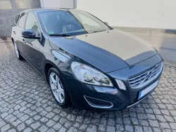 Grau Gebraucht 2011 Volvo V60 Summum Kombi | 10.000 € (Fairer Preis)