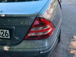 Blau Gebraucht 2004 Mercedes C200 Limousine | 1.600 €