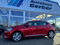 Rot Gebraucht 2021 Renault Clio V Zen Limousine | 12.450 € (Fairer Preis)