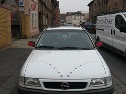 Weiß Gebraucht 1995 Opel Astra Kleinwagen | 400 €