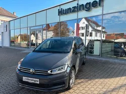 Grau Gebraucht 2024 VW Touran Comfortline Van / Kleinbus | 38.980 € (Teuer)