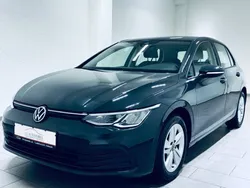 Grau Gebraucht 2022 VW Golf VIII Life Limousine | 17.480 € (Fairer Preis)