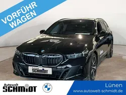 Saphirschwarz metallic Gebraucht 2025 BMW 520 M Sport Kombi | 59.990 € (Fairer Preis)