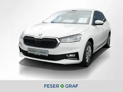Candy weiss Gebraucht 2024 Skoda Fabia Selection Limousine | 16.440 € (Superpreis)