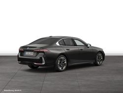 Sophistograu brillanteffekt metallic Gebraucht 2024 BMW 520 Comfort Edition Limousine | 61.354 € (Fairer Preis)